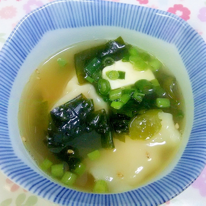 水餃子とわかめと豆腐の中華スープ＋＋